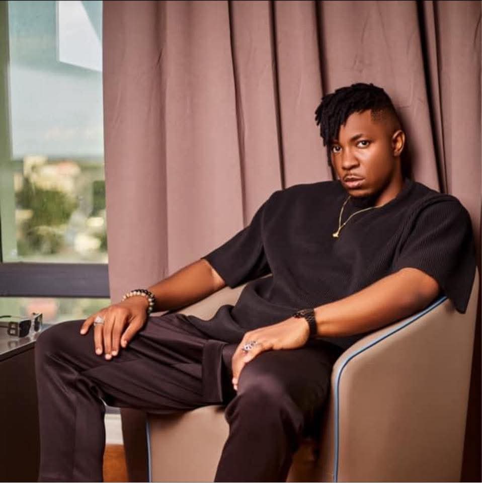 Stanley Enow, une voix forte pour l’éducation et l’autonomisation des jeunes au Cameroun