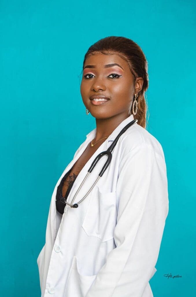  Laura Dave Media donne la parole à l’humoriste camerounais Ndolo L’Amour et au Dr Sekou Leyland. Tous deux soulignent l’urgence 