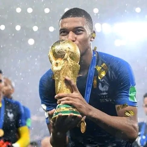 Booba tacle sévèrement Kylian Mbappé