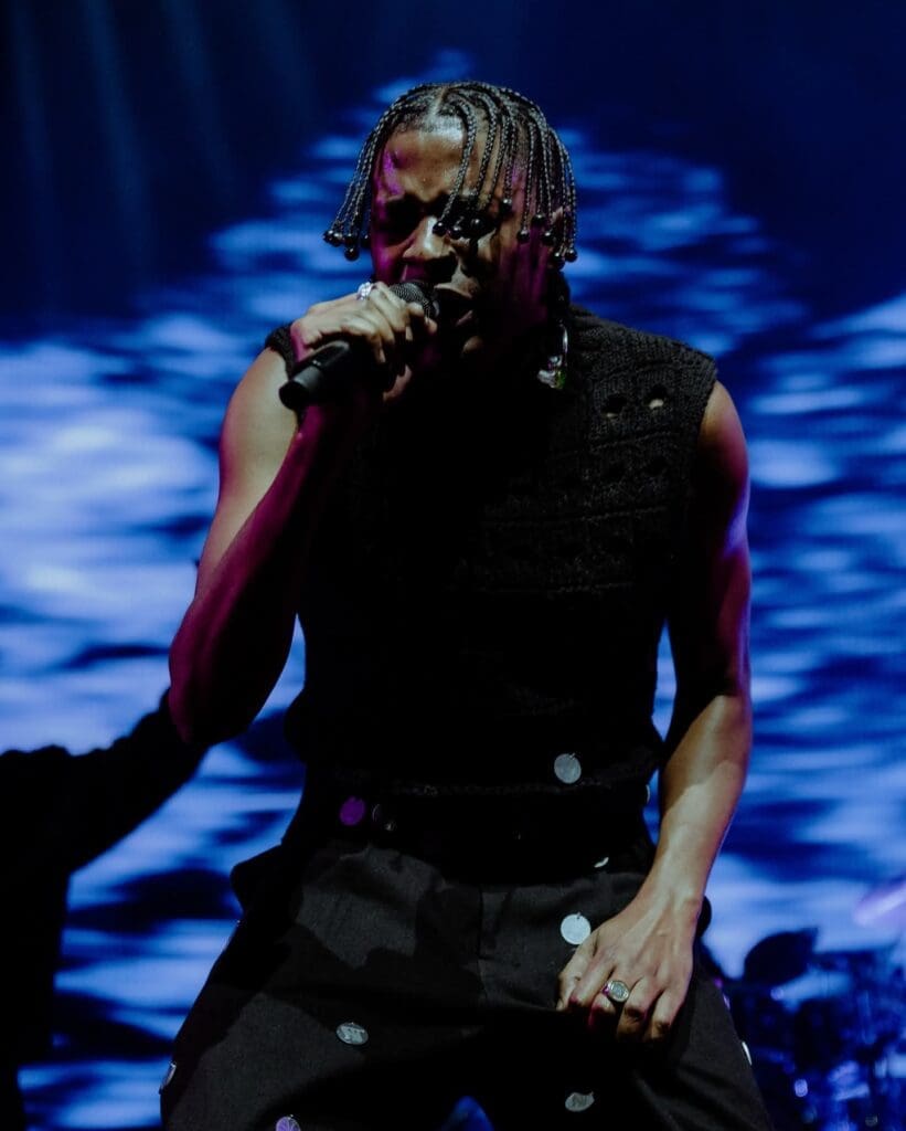Le rappeur et chanteur franco-camerounais Yamê a récemment évoqué sa relation avec son père lors d’un entretien diffusé sur "France Inter" ce 18 juin 2025. 
