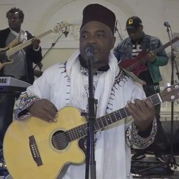 un nom résonne avec éclat sur la scène afro-urbaine : Fadil Le Sorcier. Artiste d’origine camerounaise installé à Paris, Fadil 
