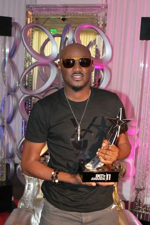 La star nigériane Innocent Idibia, alias 2Face, légende de l’afrobeat nigérian, se retrouve au cœur d’une tempête médiatique. 