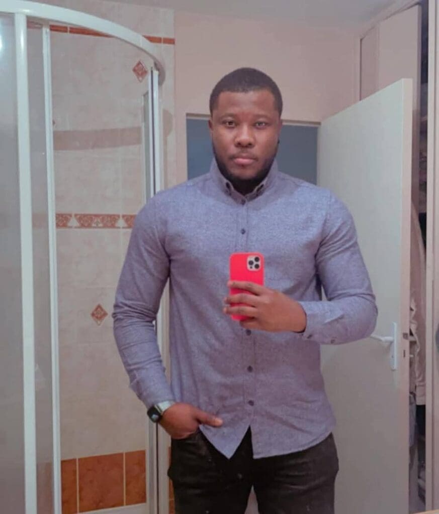 Dr Yves Bertrand Kasia, la star du bistouri sur Snapchat