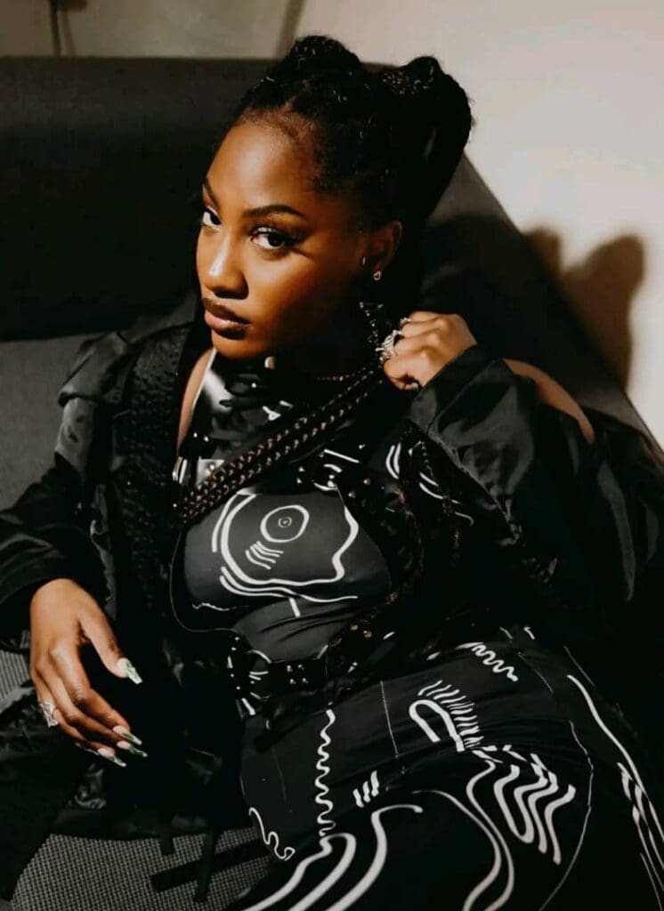 Tems lance la Leading Vibe Initiative : Une révolution pour les femmes en musique