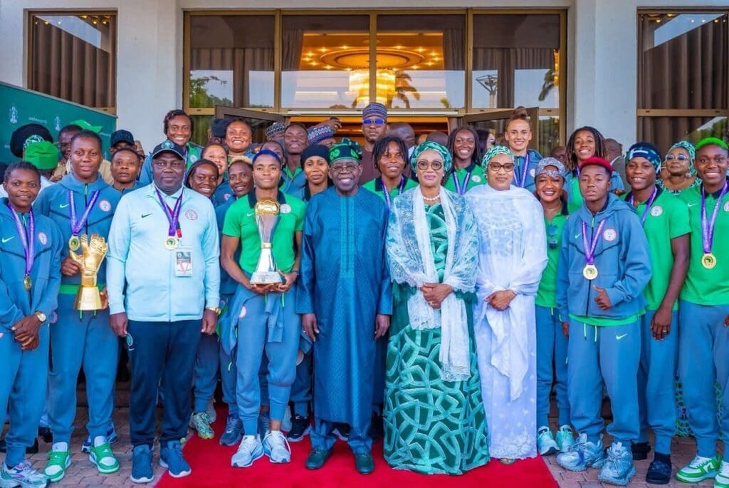 les Super Falcons du Nigeria ont été reçues ce lundi 28 juillet 2025 par le président Bola Ahmed Tinubu à la Villa présidentielle d’Abuja. Une