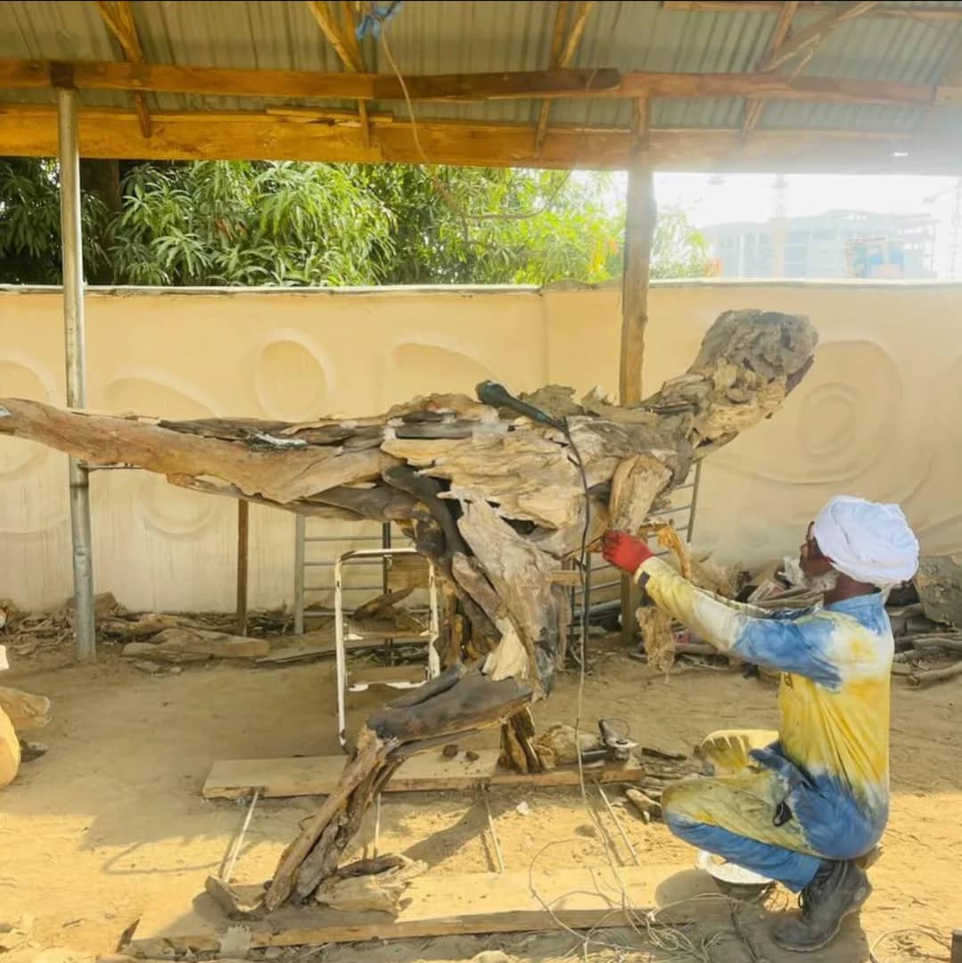 Emmanuel Ekokotu sculpteur nigérian

