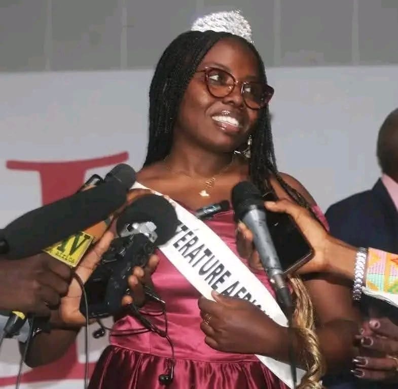 De passage dans les locaux de Laura Dave Média, la jeune écrivaine camerounaise Lorena Nolwen Lekeufack, lauréate du Prix Jeune 