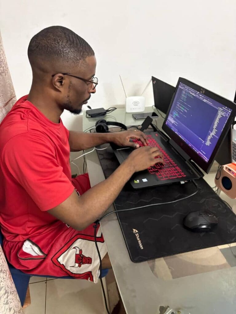 Yannick Arsène Engouté révolutionne la tech camerounaise avec une IA qui parle nos langues maternelles