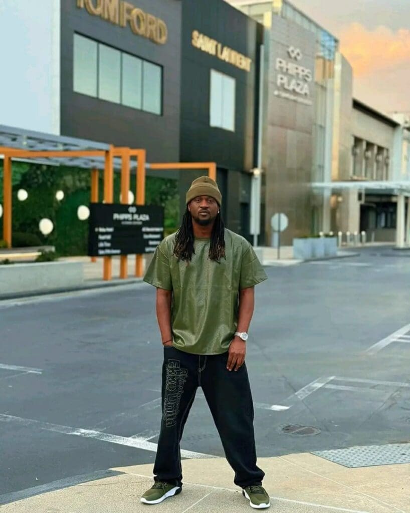 Le 9 septembre 2025, Paul Okoye alias Rudeboy a utilisé Instagram pour lancer un avertissement à la jeunesse nigériane : selon lui, la 