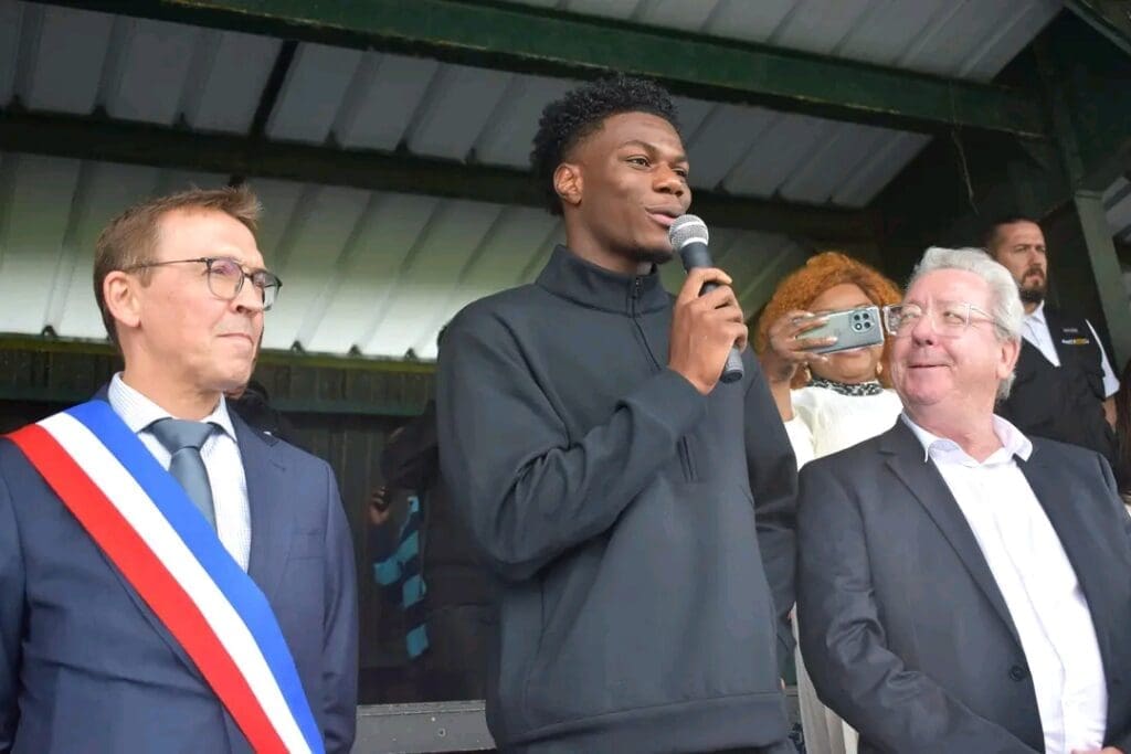 celui de l'international franco-camerounais Aurélien Tchouameni, milieu de terrain du Real Madrid et pilier de l’équipe de France. Là où