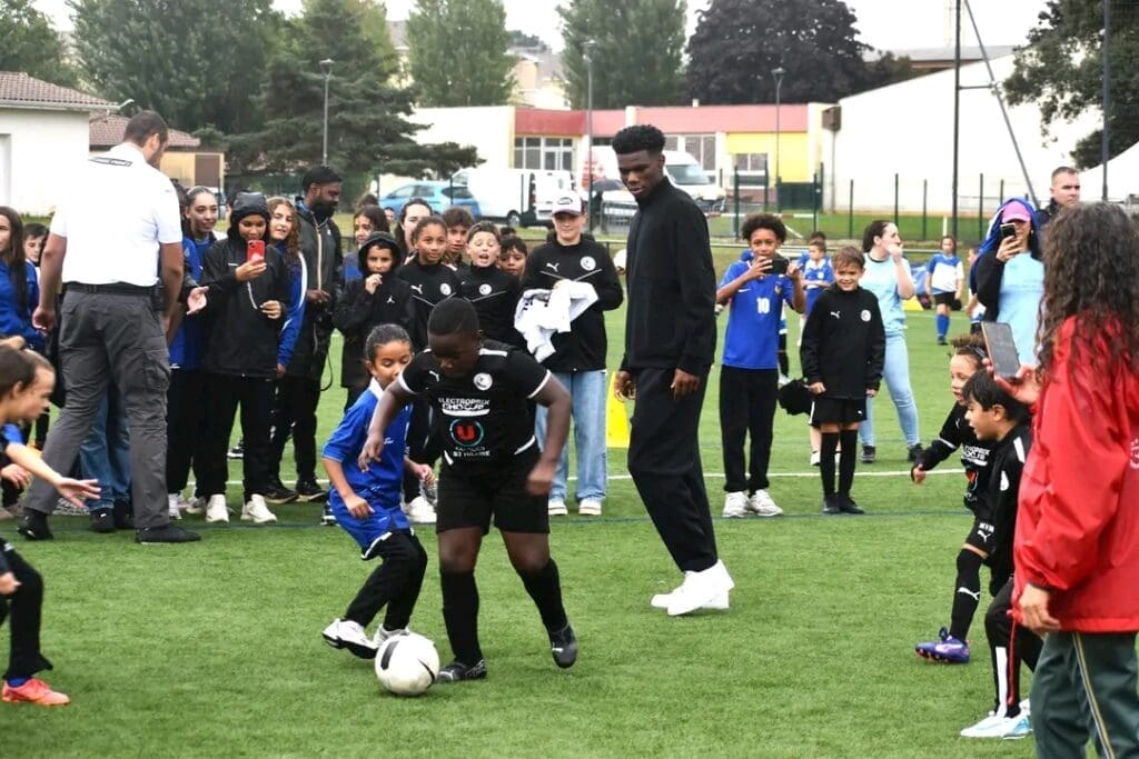 Aurélien Tchouameni inaugure un stade qui porte son nom à Gironde