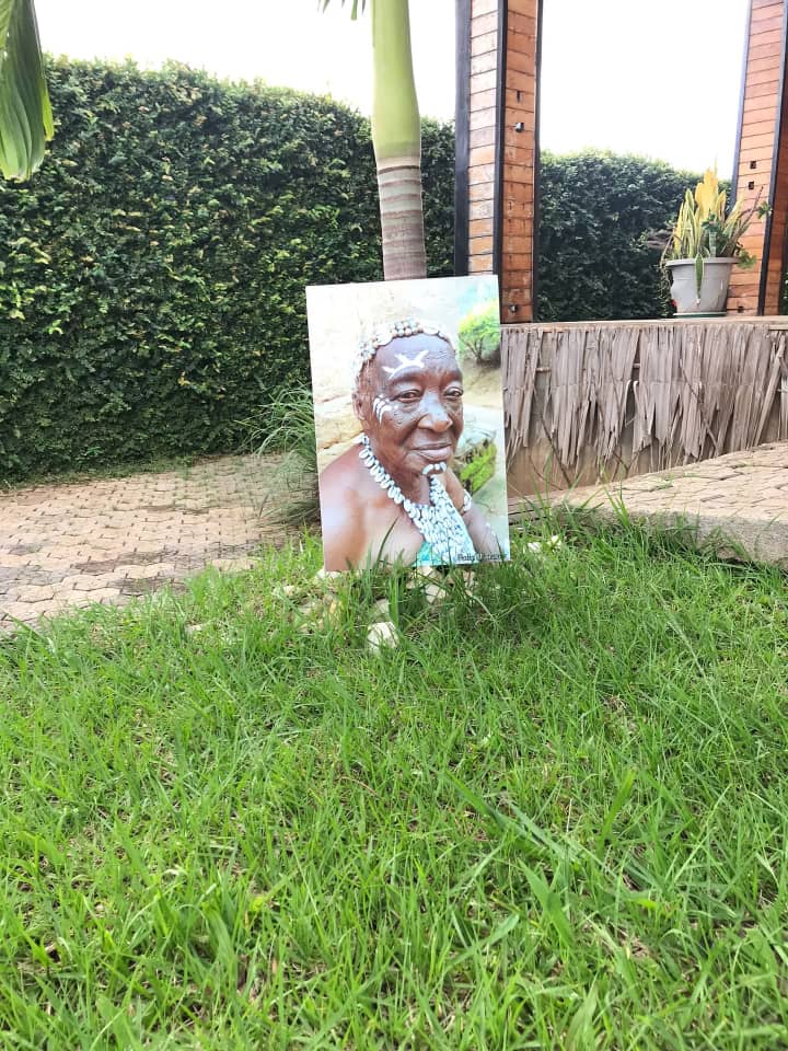 Au Comptoir des Arts de Yaoundé accueille une expérience artistique inédite : “ The Speakings Skins” (Les Peaux Parleuses), une exposition hybride portée par 