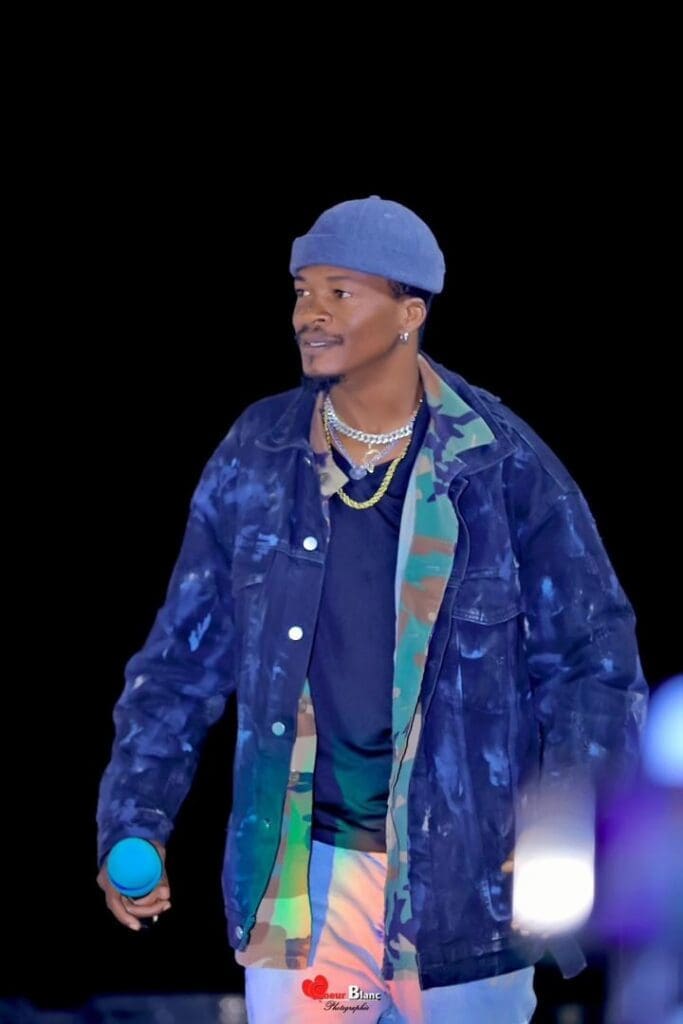 Debordo Leekunfa s’insurge contre Sidiki Diabaté : “Annule ton concert, ce n’est pas un hommage, c’est de l’opportunisme”