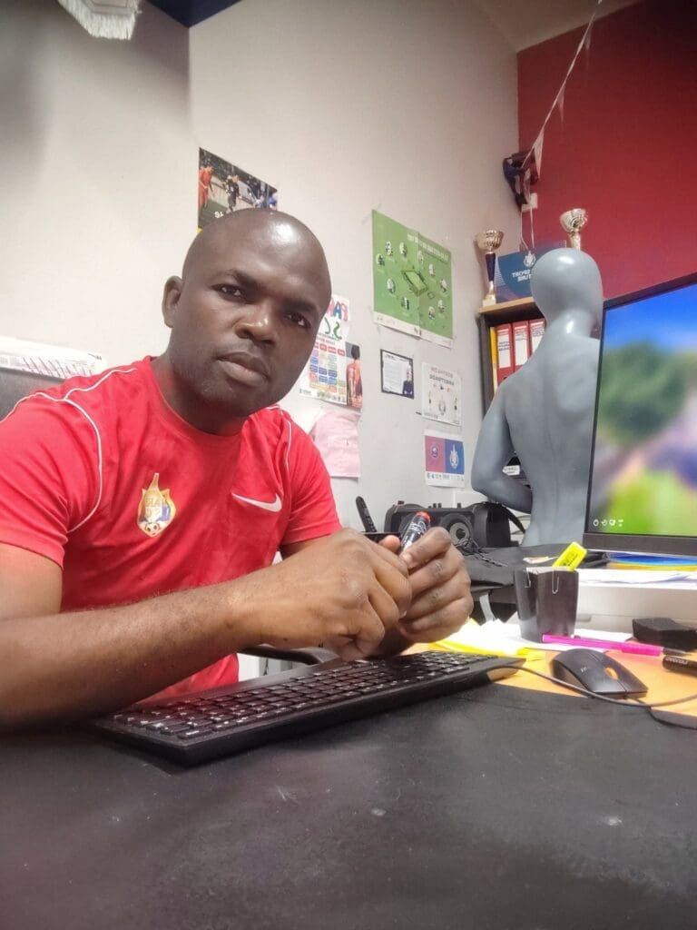 Le rappeur One Love devient coach de football