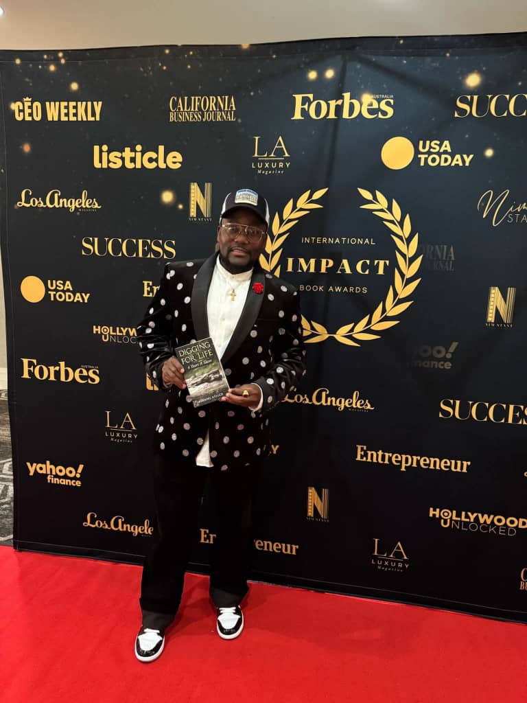 L’auteur et acteur camerounais Adiang Assuoe, plus connu sous le nom de Tommy Germain, vient d’inscrire son nom à l'international. Il a 
