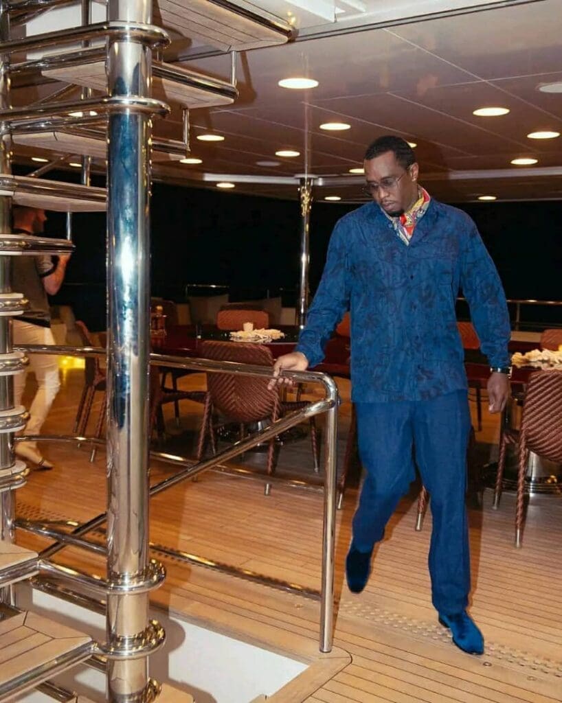 Condamné vendredi dernier à 4 ans de prison, le magnat du hip-hop Sean Combs, alias « Diddy », n’a pas tardé à solliciter la grâce