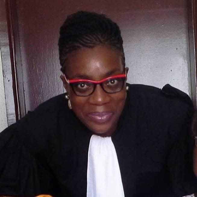 ans cette vague, l’artiste Dinaly a choisi de saluer trois figures féminines de la vie politique camerounaise sur trois jours : Me Michèle Ndoki, Denise