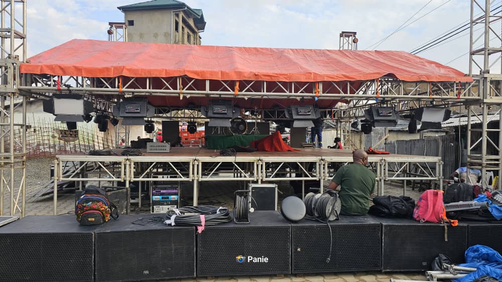 À un jour du coup d’envoi de la 14ᵉ édition du Douala Music Art Festival 2025 (DOMAF), l’effervescence monte à Nkongmondo.