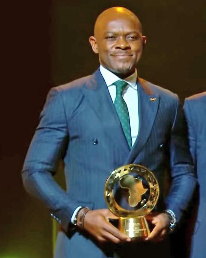 Sélectionné parmi les trois arbitres camerounais retenus pour la CAN 2025 au Maroc, Elvis Noupoué incarne aujourd’hui l’un des visages les