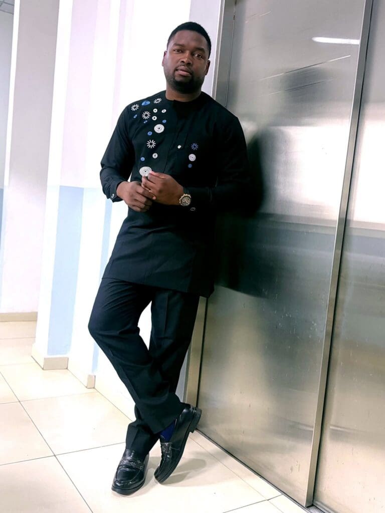 L'heure des bilans de fin d'année a sonnée, et l'humoriste camerounais Moustik le Karismatik ne s'est pas encombré de faux-semblants. Dans