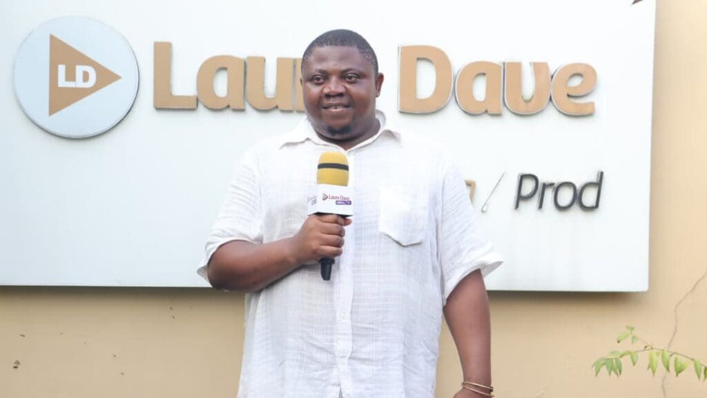 De son vrai nom Dongmo Voumetio Boris Duplex, né le 07 février 1988 à la Menoua, Super Dongmo puise dans ses racines une part 