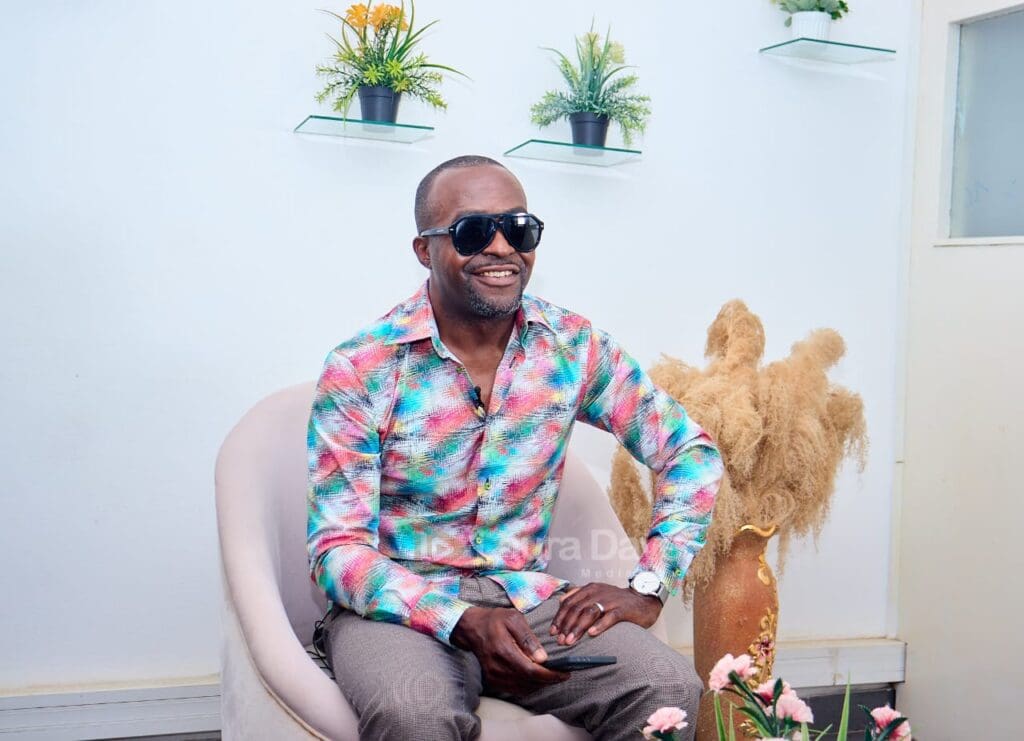 Richard Amougou, gardien du Bikutsi, dénonce le manque de reconnaissance nationale malgré plusieurs décennies de carrière. 