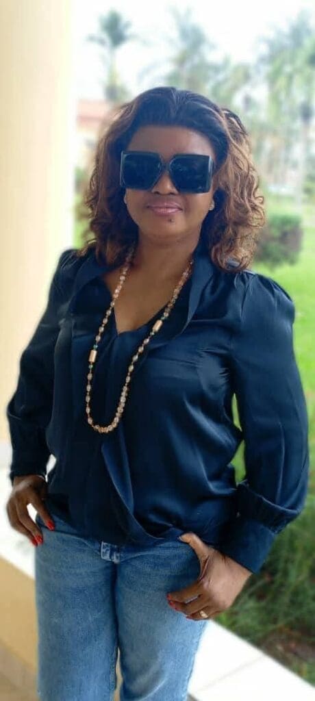 arthe Ngo Mouaha épouse Dikongo, connue sous le nom de Dinaly est une bâtisseuse et une figure incontournable du paysage