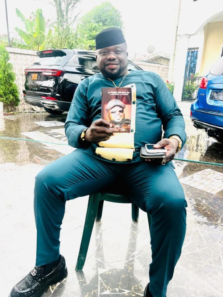 Le comédien et humoriste camerounais, Fingon Tralala, de son vrai nom Serge Tchami, ne cesse de surprendre ses fans. Après avoir