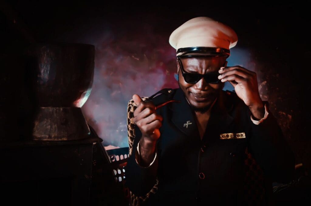 Convaincu que la langue maternelle constitue un pilier essentiel de l’identité, Nkunkuma Man Neuh initie des cours d’ewondo en ligne afin 