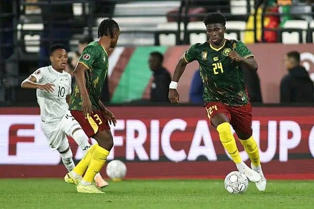 Les Lions Indomptables du Cameroun ont validé leur ticket pour les quarts de finale de la CAN 2025 en dominant l’Afrique du Sud (2-1), ce