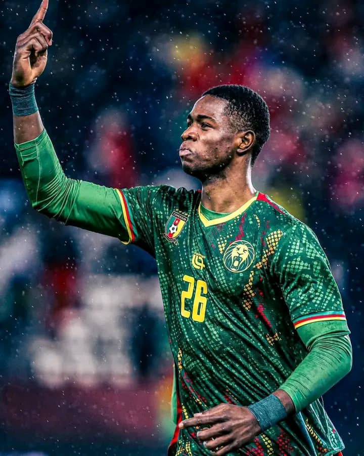 Au Cameroun, la notoriété ne se limite ni aux urnes ni aux postes officiels. Elle se construit au quotidien : dans les débats des taxis, sur 