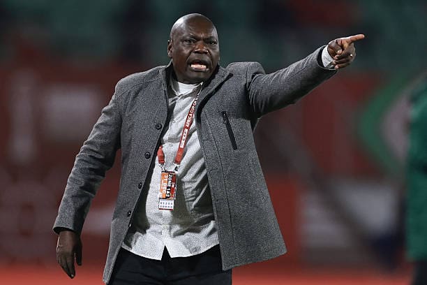 À la veille du quart de finale de la CAN 2025 à Rabat, Rigobert Song sort du silence. L’ancien capitaine et sélectionneur des Lions 