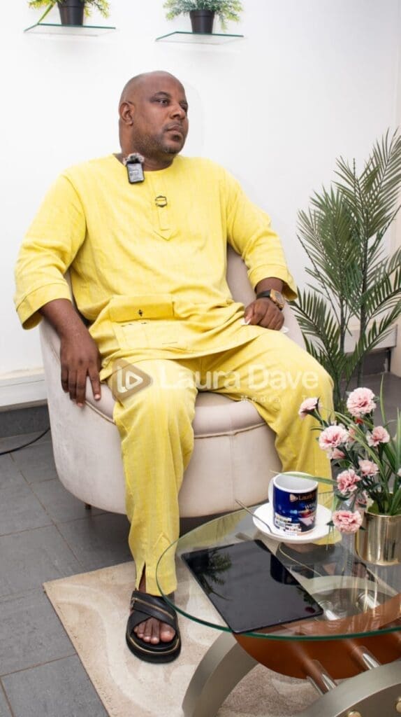 Figure majeure du rap camerounais depuis le début des années 2000, Koppo n’a pas suivi une trajectoire classique. Peu d’albums, de 