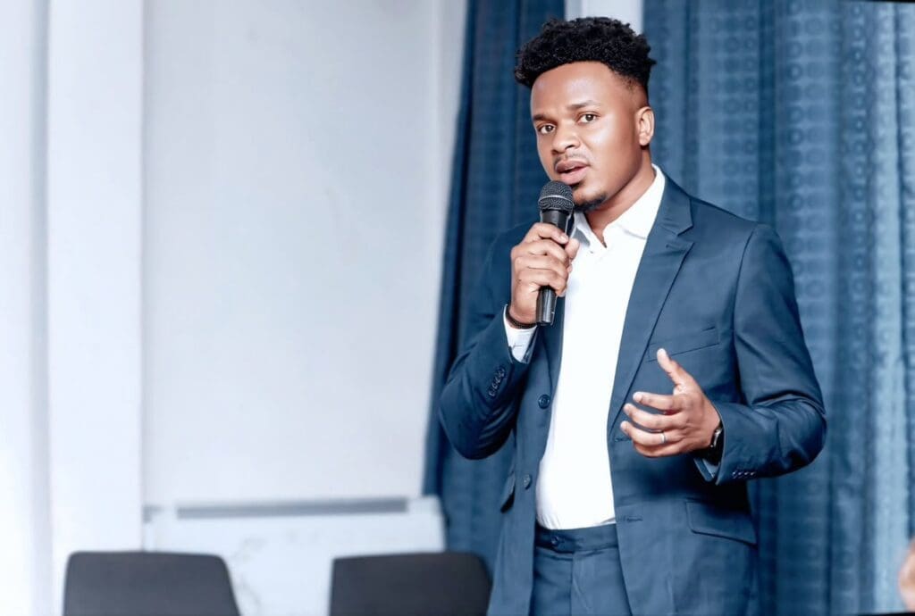 Champleins Nga Henou appelle les artistes camerounais à professionnaliser leur carrière pour voyager davantage 