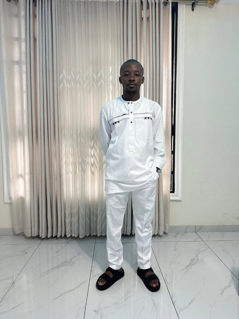 Monsieur Chantal, de son vrai nom Essama Bengono Emmanuel Kevin, est aujourd'hui l'un des créateurs de contenu