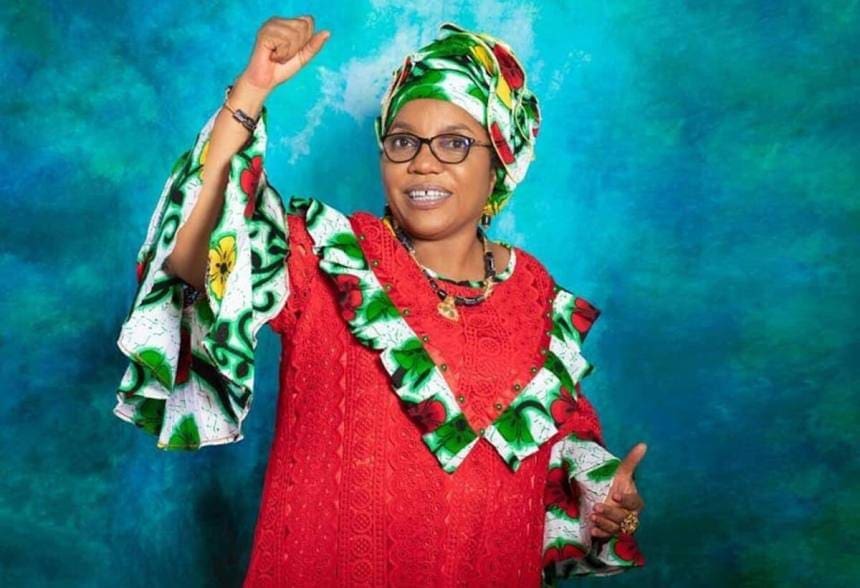 e Dr Esther Njomo Omam, figure de proue de la société civile et Directrice exécutive de l'ONG Reach Out Cameroon, a été sacrée le 