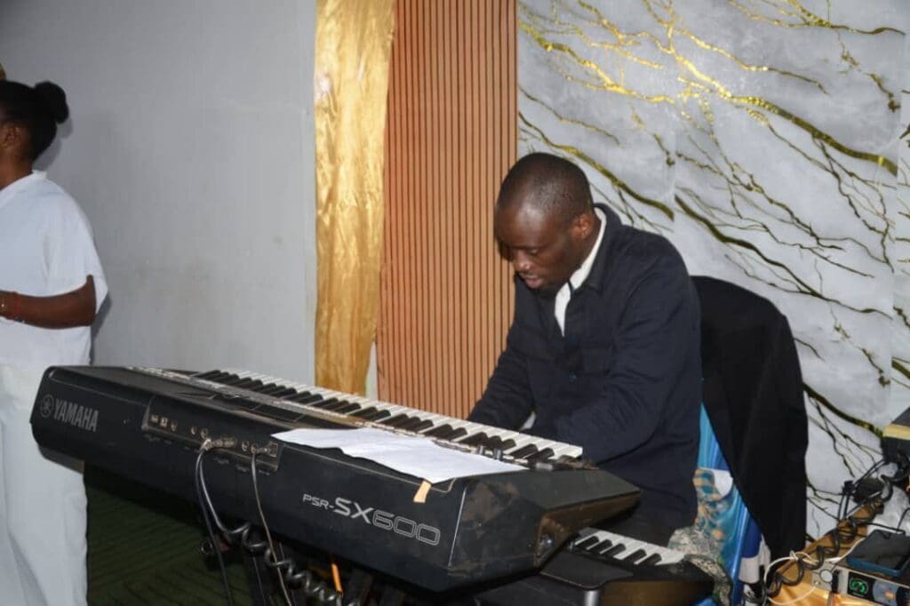 Oyono Nsomo Vladimir, entre écriture, piano et quête d’une identité camerounaise