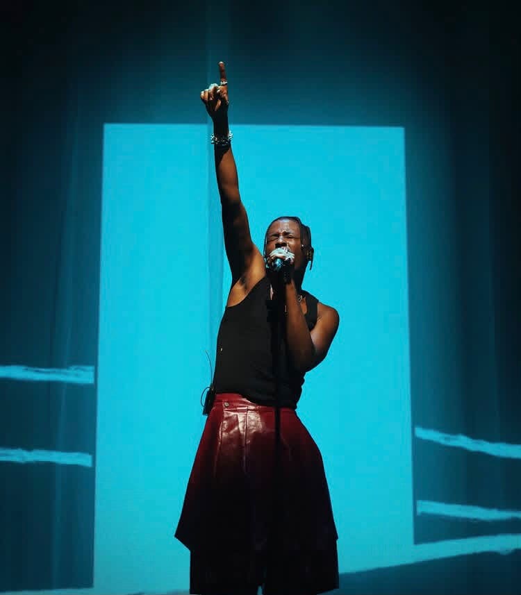 À seulement 22 ans, Yamê s’impose comme l’une des révélations musicales les plus prometteuses de l’année 2026. Entre une 
