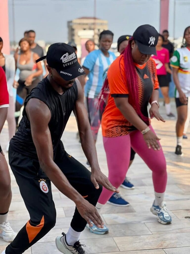Contacté par la rédaction de Laura Dave Media le 15 septembre 2027, Salvador Aurele , danseur et chorégraphe revient sur les réalités de ce métier, ses exigences, ses 