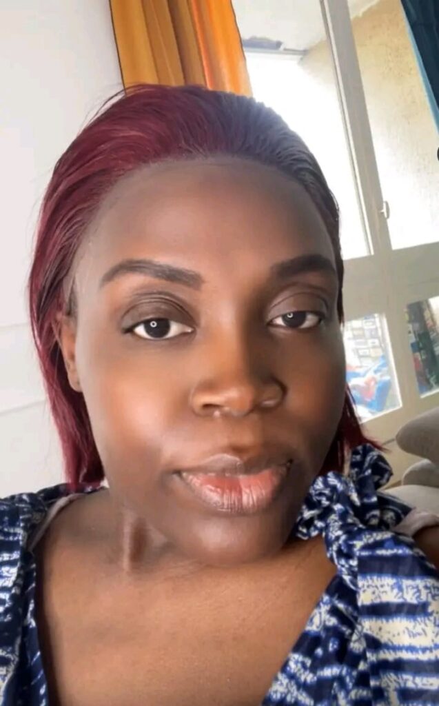  Tata Larose, coach en maternité et écrivaine camerounaise , invite les femmes enceintes à éviter d’associer leurs problèmes à leur grossesse et à privilégier un discours positif envers leur foetus.