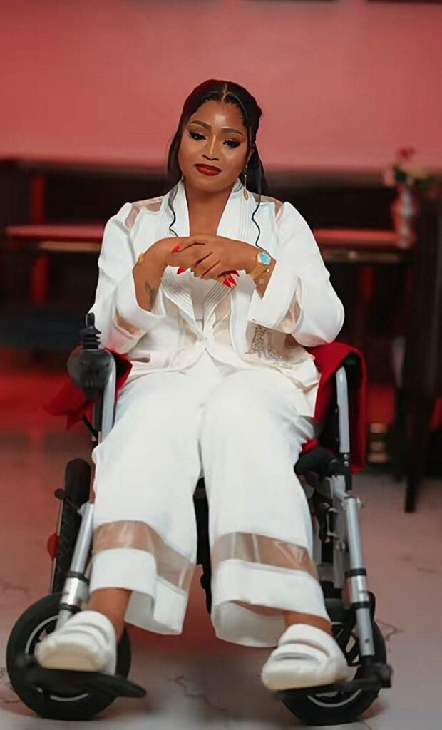 Regina Daniels en fauteuil roulant, les dessous de ses mois de douleurs