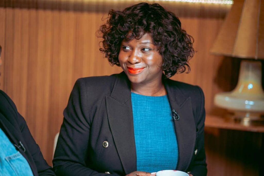 Arrivée au Canada pour étudier le journalisme, la Franco-Camerounaise Gisèle Pouhe Njall a finalement trouvé sa voie dans 