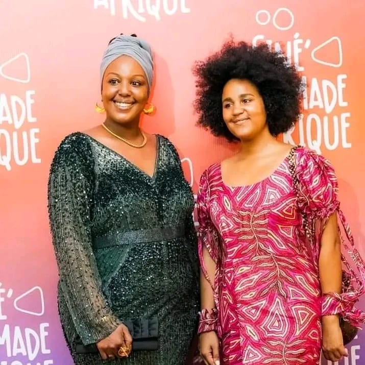 Vingt ans dans le milieu hospitalier, puis une consécration inattendue au cinéma : Aïssatou Diallo Samia a emprunté un 
