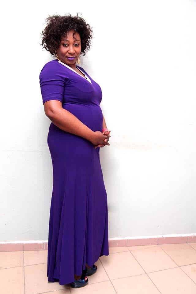 La comédienne camerounaise Youyou Assomo s'est penchée sur ce phénomène en partageant des anecdotes poignantes de la vie quotidienne.