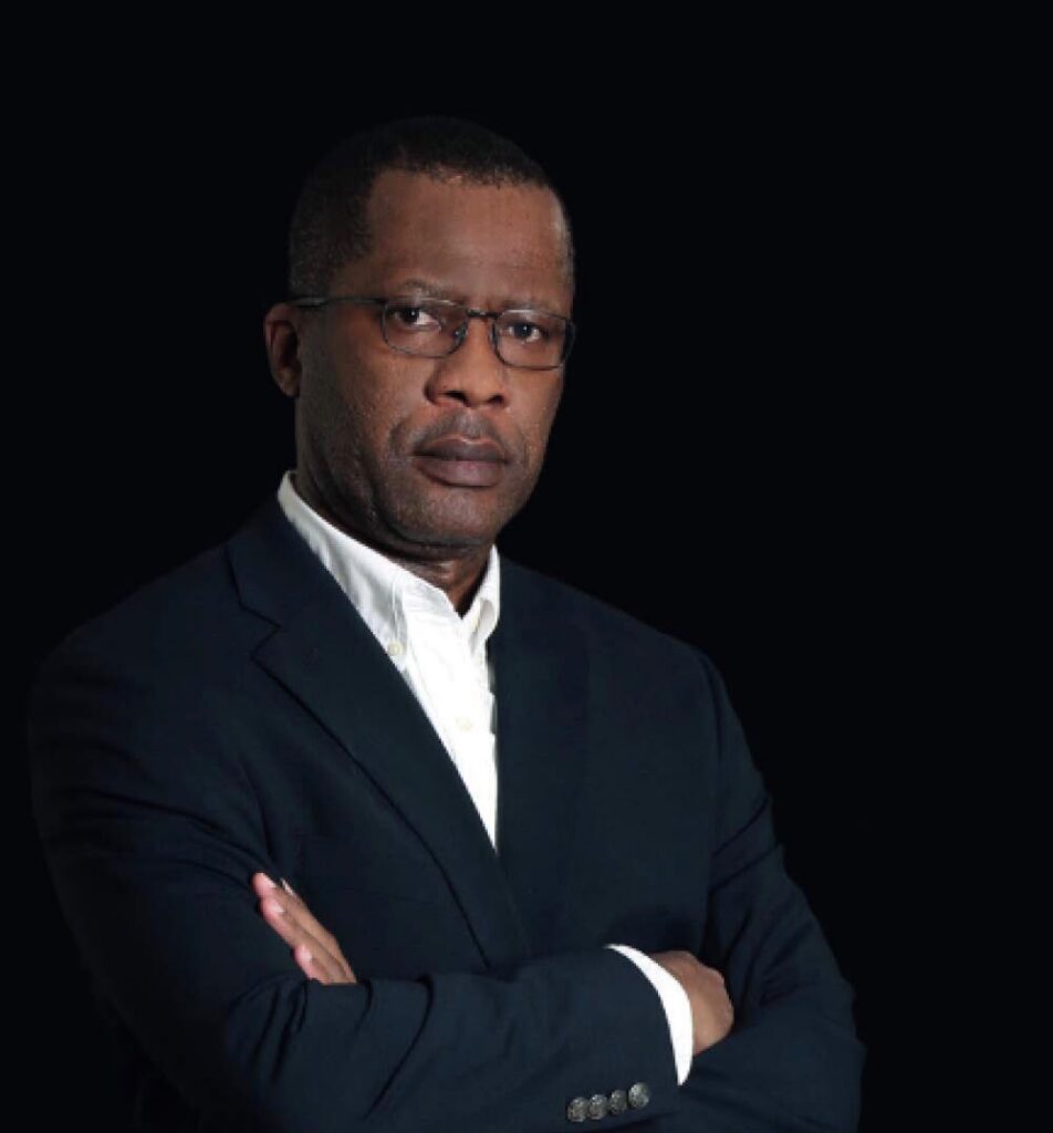 L'acteur et entrepreneur Patrick Efinda brise ce modèle traditionnel en prônant une inclusion financière totale des enfants au foyer.